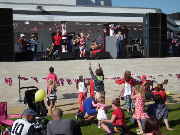 Entertainment throughout the day. Photo: Robert Stead