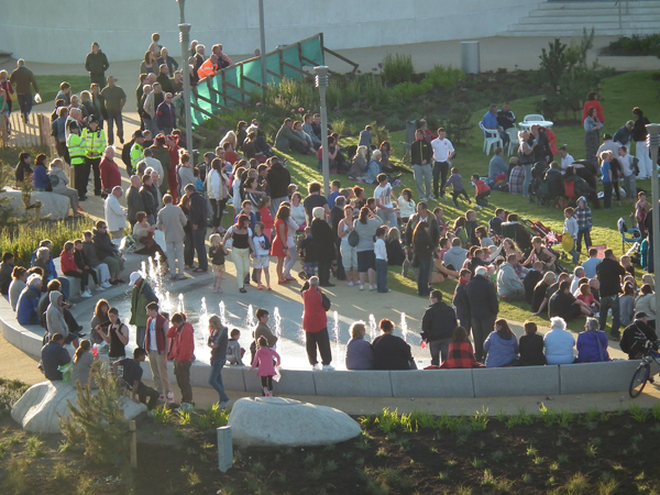 Enjoying Entertainment throughout the day. Photo: Robert Stead
