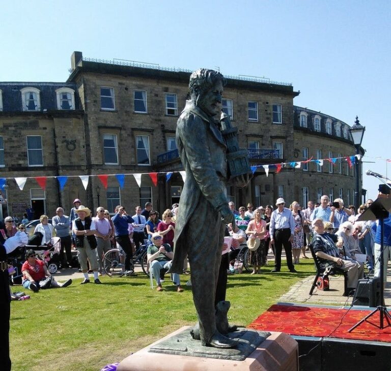 Statue of Sir Peter Hesketh Fleetwood