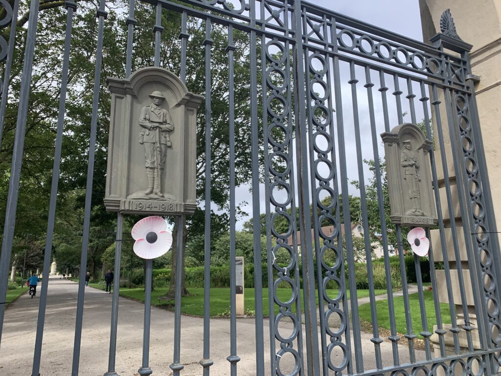 Soldier and Sailor plaques on the gates of Memorial Park