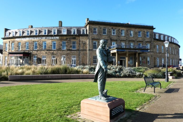 The North Euston Hotel and Gardens are close to the two Lighthouses which will
have plaques revealed the same day.